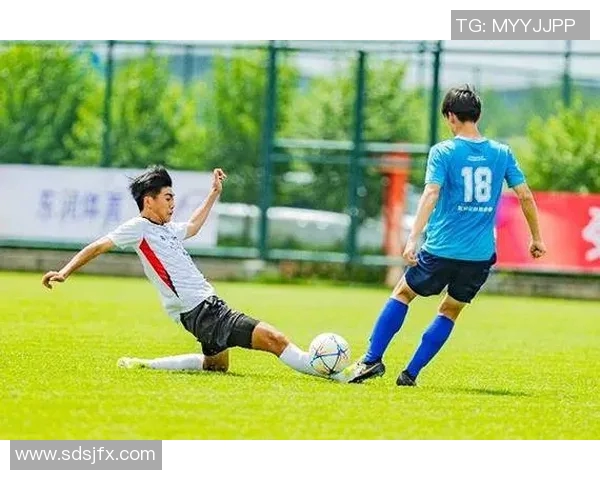 球星壁纸与足球风采完美融合展现运动激情与经典时刻